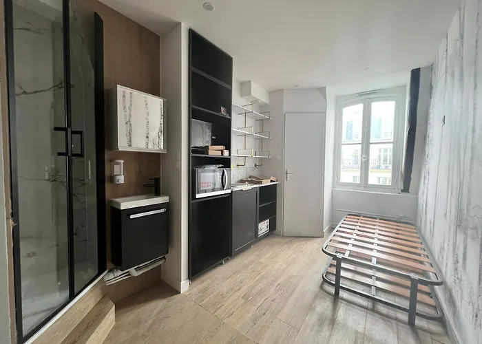 Batignolles, Montmartre Chambre 12M2 , Metro 13 Et 14