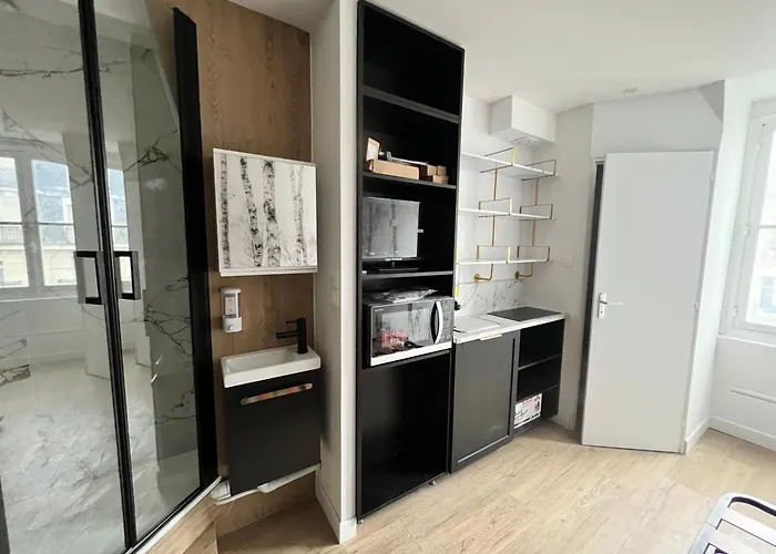 Batignolles, Montmartre Chambre 12M2 , Metro 13 Et 14