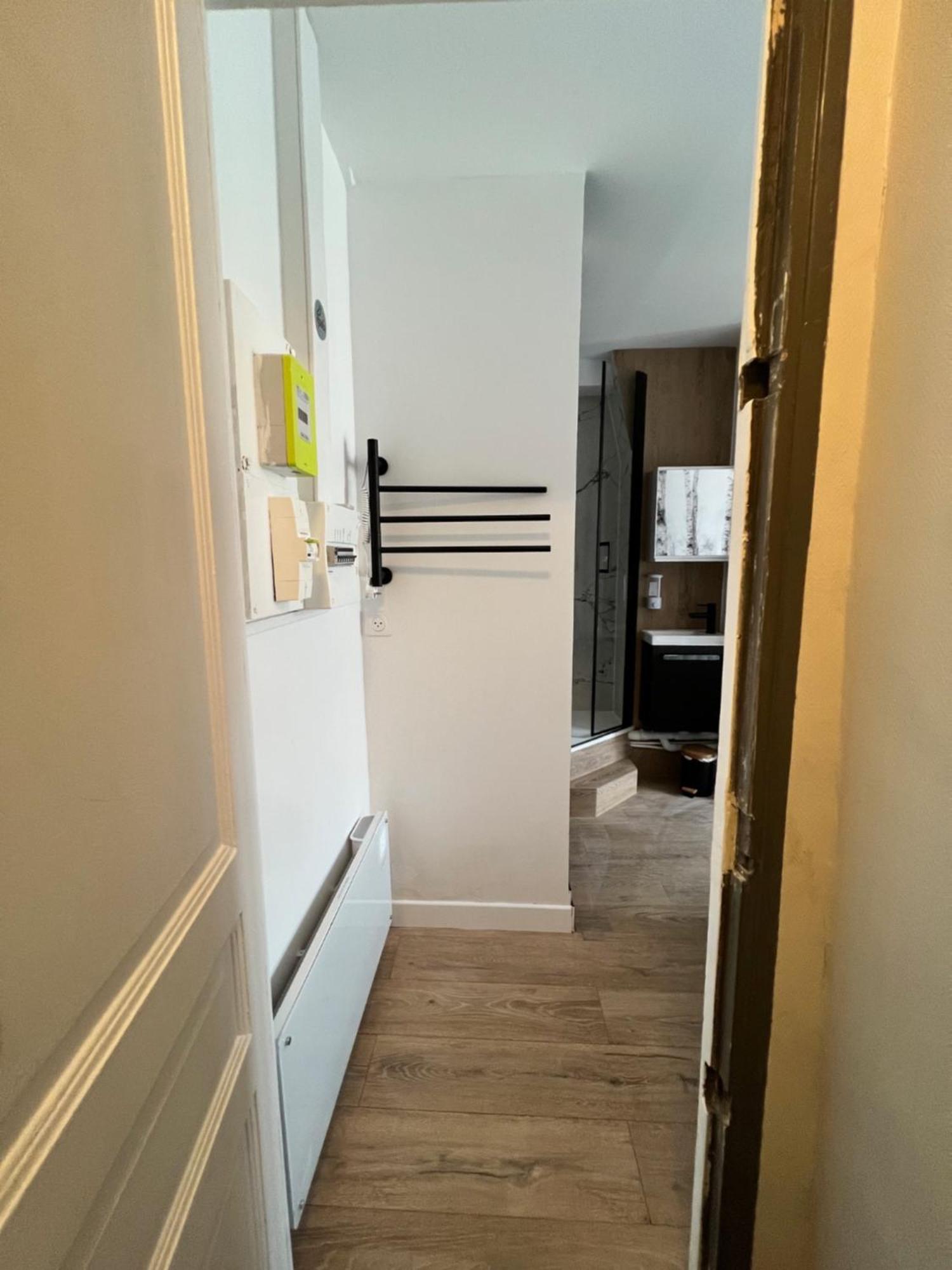 Batignolles, Montmartre 12m2 , Metro 13 Et 14 Parijs