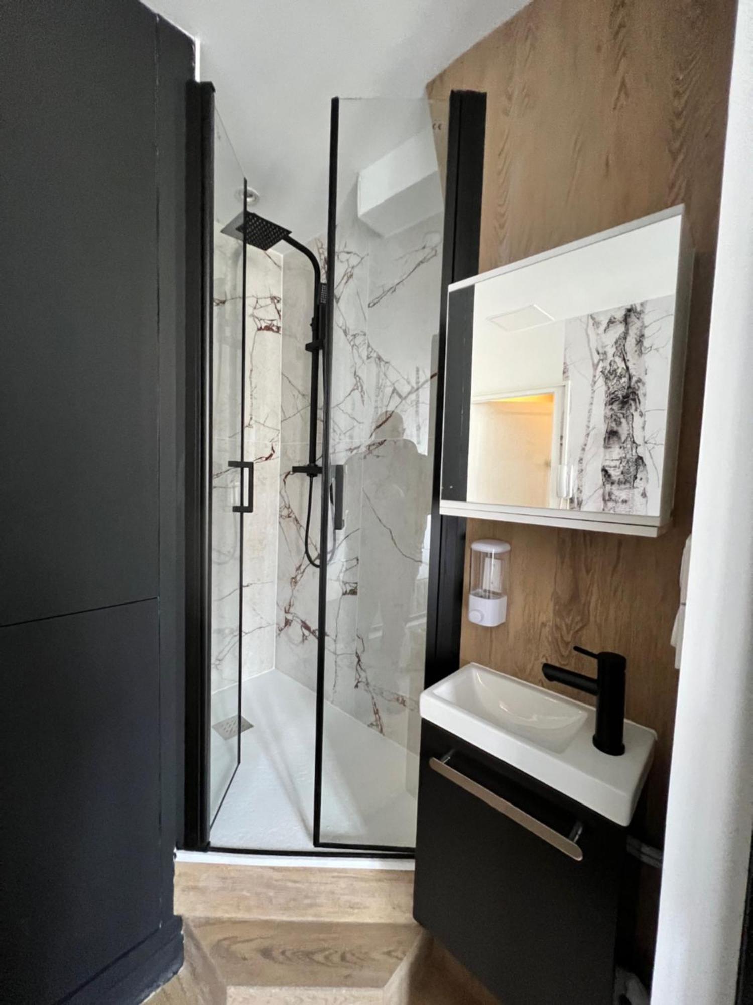 Batignolles, Montmartre 12m2 , Metro 13 Et 14 * Parijs