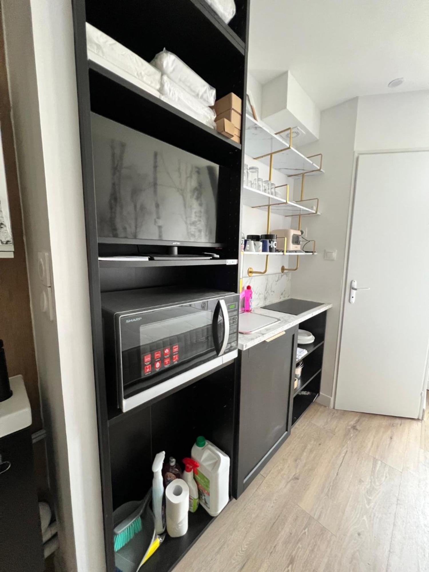Appartement Batignolles, Montmartre 12m2 , Metro 13 Et 14 *