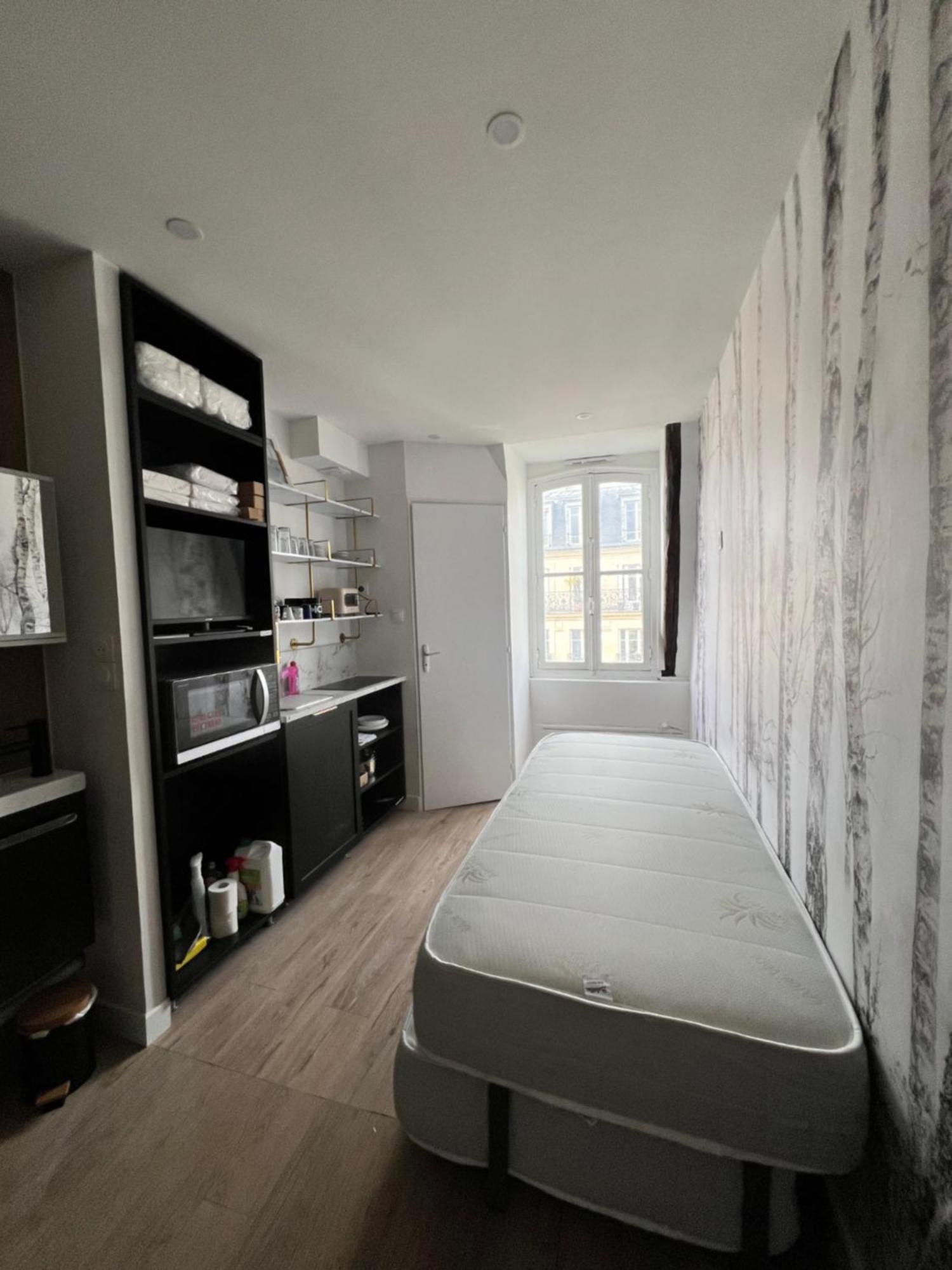 Apartamento Batignolles, Montmartre 12m2 , Metro 13 Et 14